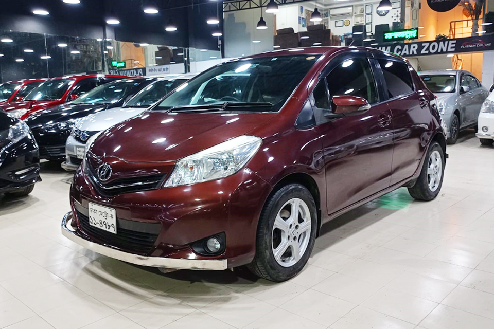 Toyota-Vitz-2012-Red-Wine-02